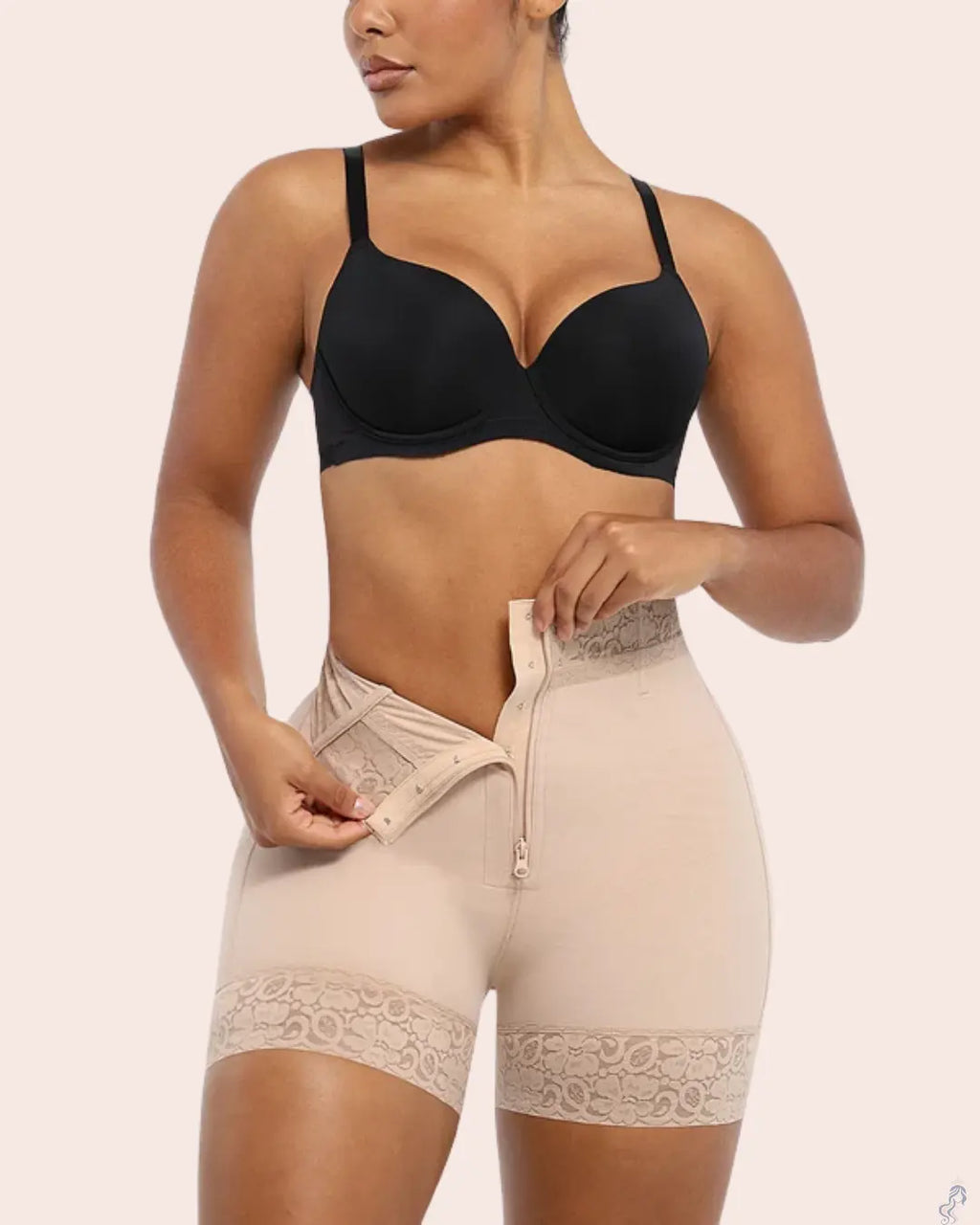 Short taille mi-haute AirSlim® avec fermeture éclair, effet sculptant et rehaussant Wiio
