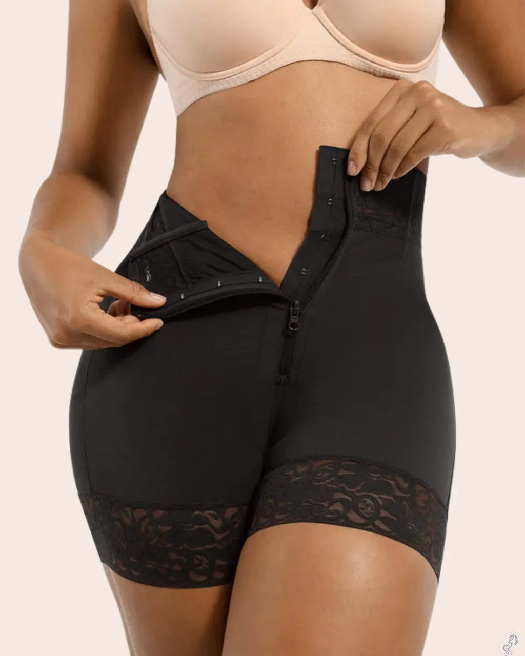 Short taille mi-haute AirSlim® avec fermeture éclair, effet sculptant et rehaussant Wiio