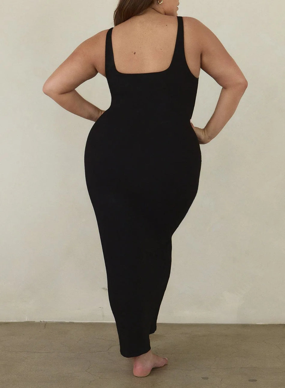 Robe sculptante à bretelles